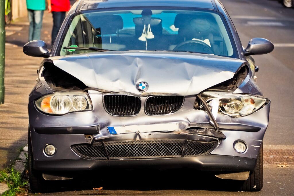 https://pixabay.com/it/photos/automobile-incidente-veicolo-3734396/